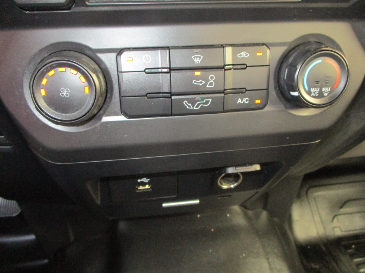 Ford F-150 XL SuperCab 6.5-ft. Bed 4WD 2020 Ford F-150 XL SuperCab 6.5-ft. Bed 4WD 2020