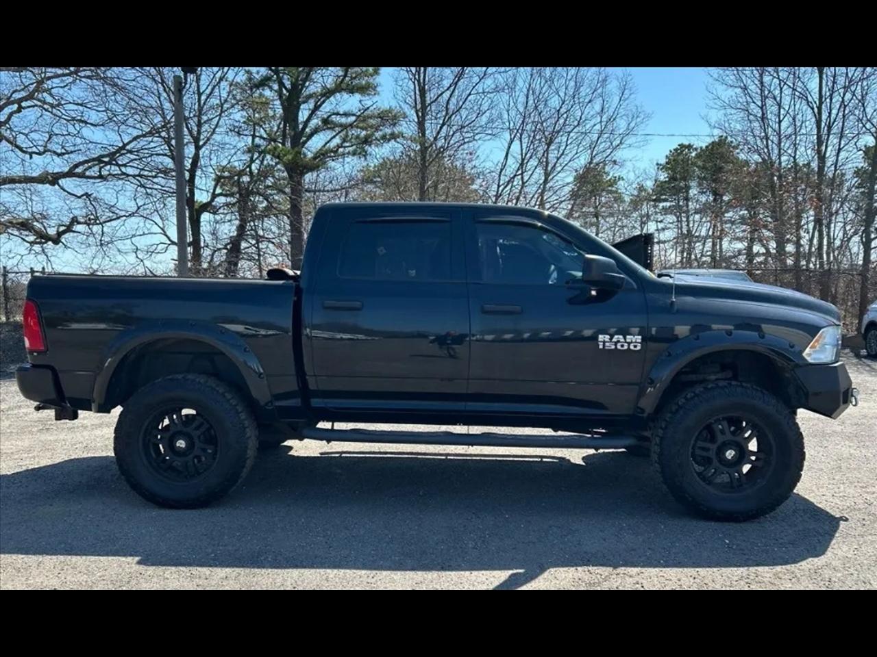 2014 RAM 1500 4WD Crew Cab 140.5" Express