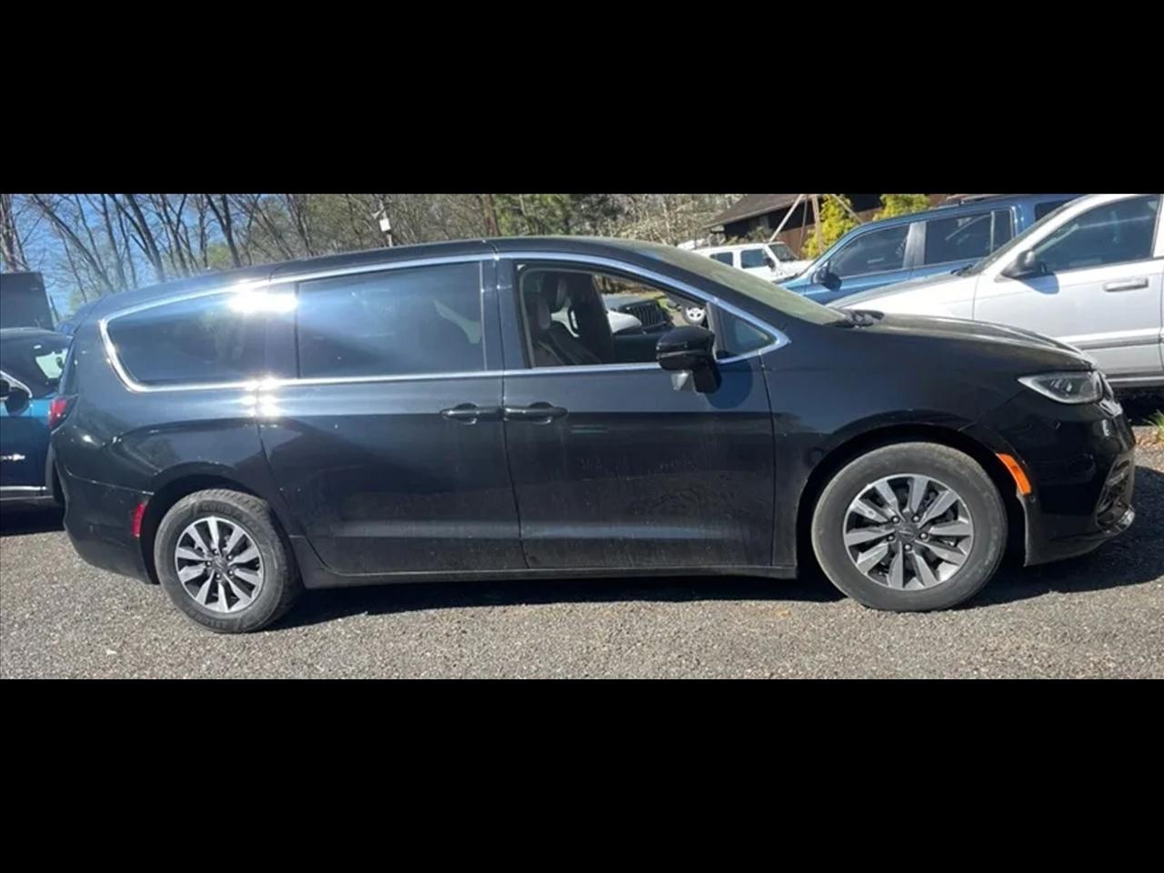2022 Chrysler Pacifica Hybrid Touring L FWD