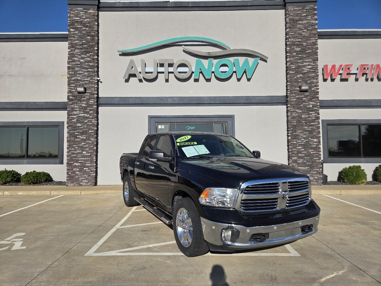 2017 RAM 1500 Lone Star 4x4 Crew Cab 5'7" Box