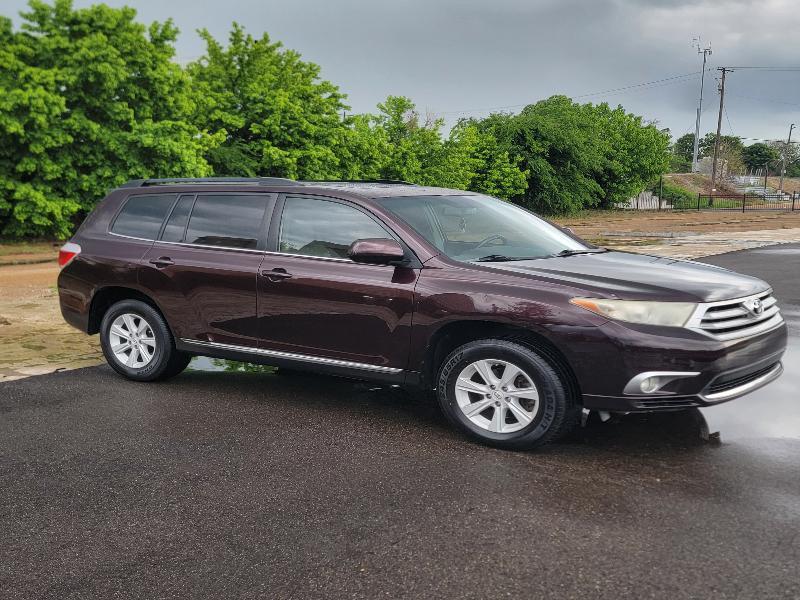 Toyota Highlander Base 2WD V6 2012