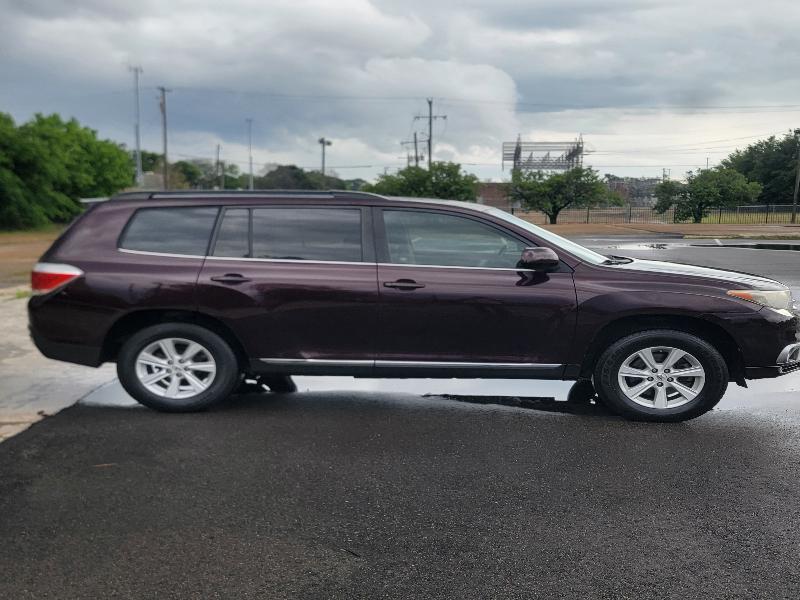 Toyota Highlander Base 2WD V6 2012