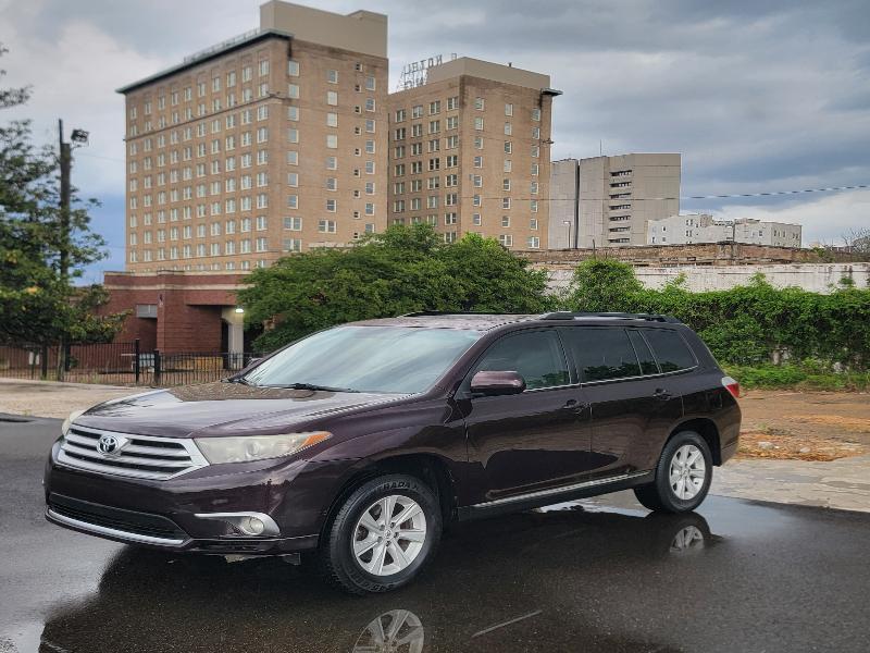 Toyota Highlander Base 2WD V6 2012