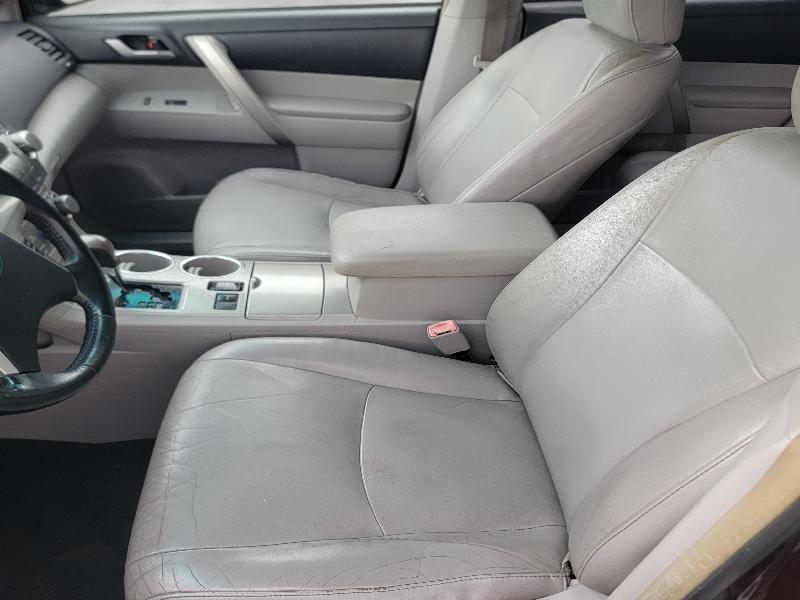 Toyota Highlander Base 2WD V6 2012
