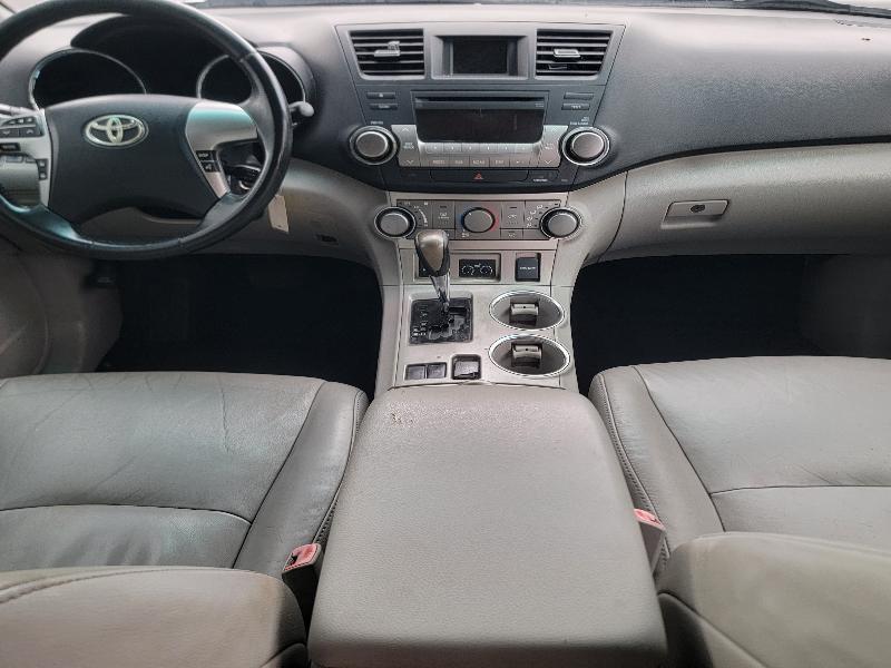Toyota Highlander Base 2WD V6 2012