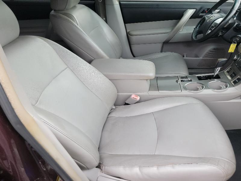 Toyota Highlander Base 2WD V6 2012
