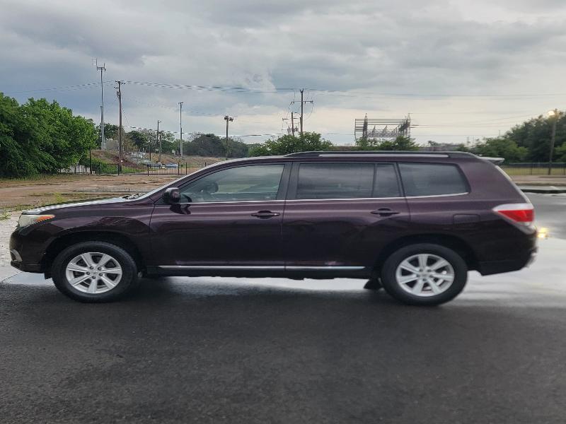 Toyota Highlander Base 2WD V6 2012