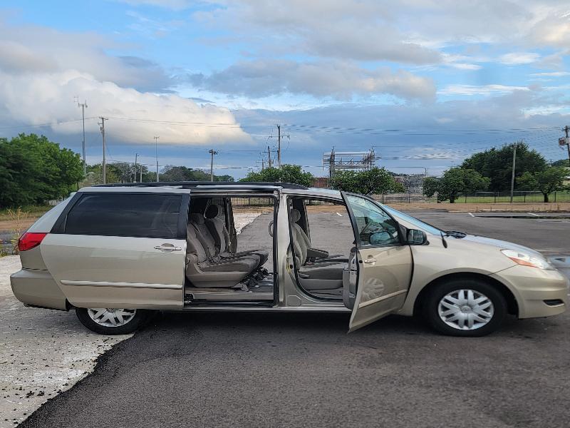 Toyota Sienna LE FWD 8-Passenger Seating 2008