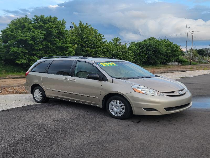 Toyota Sienna LE FWD 8-Passenger Seating 2008