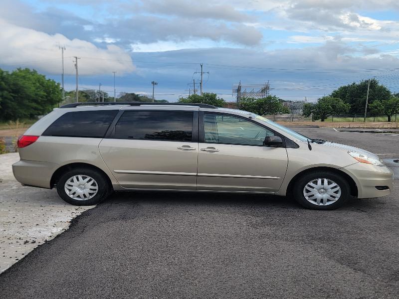 Toyota Sienna LE FWD 8-Passenger Seating 2008