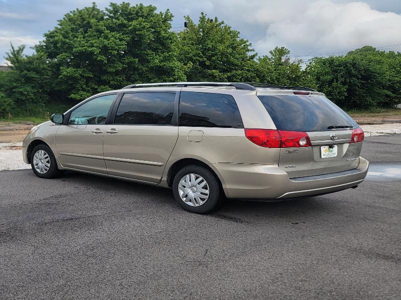 Toyota Sienna LE FWD 8-Passenger Seating 2008