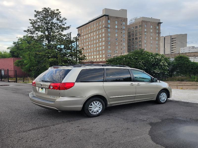 Toyota Sienna LE FWD 8-Passenger Seating 2008