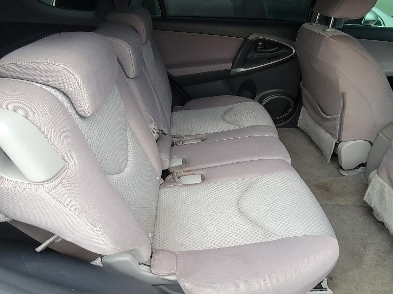 Toyota RAV4 Base I4 2WD 2006