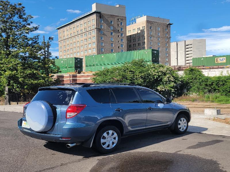 Toyota RAV4 Base I4 2WD 2006