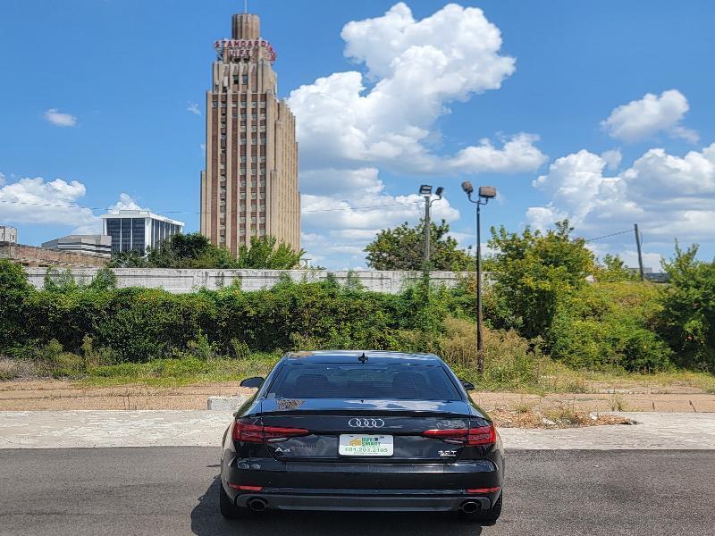 Audi A4 2.0T Premium quattro Sedan 2017