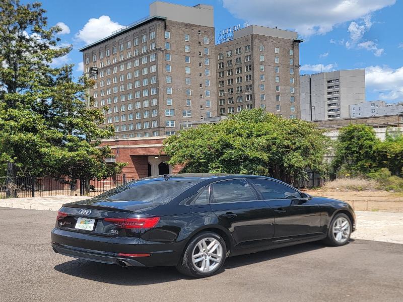 Audi A4 2.0T Premium quattro Sedan 2017
