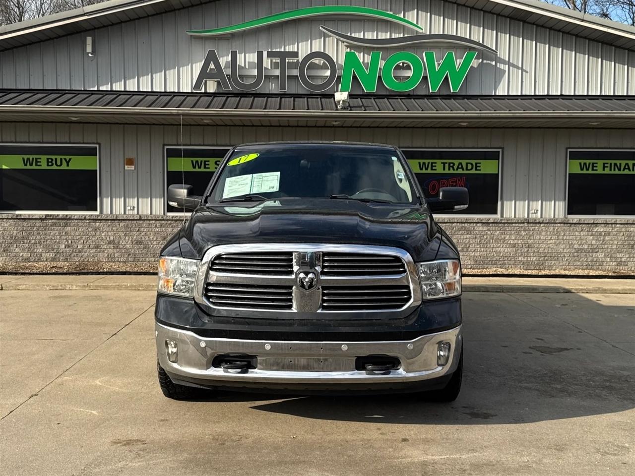 2017 RAM 1500 Lone Star 4x4 Crew Cab 5'7" Box