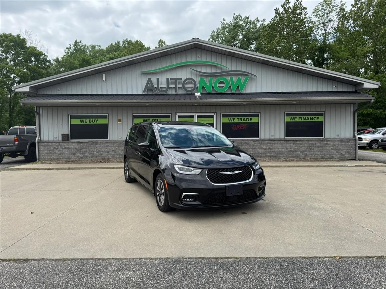 2022 Chrysler Pacifica Hybrid Touring L Hybrid's photo