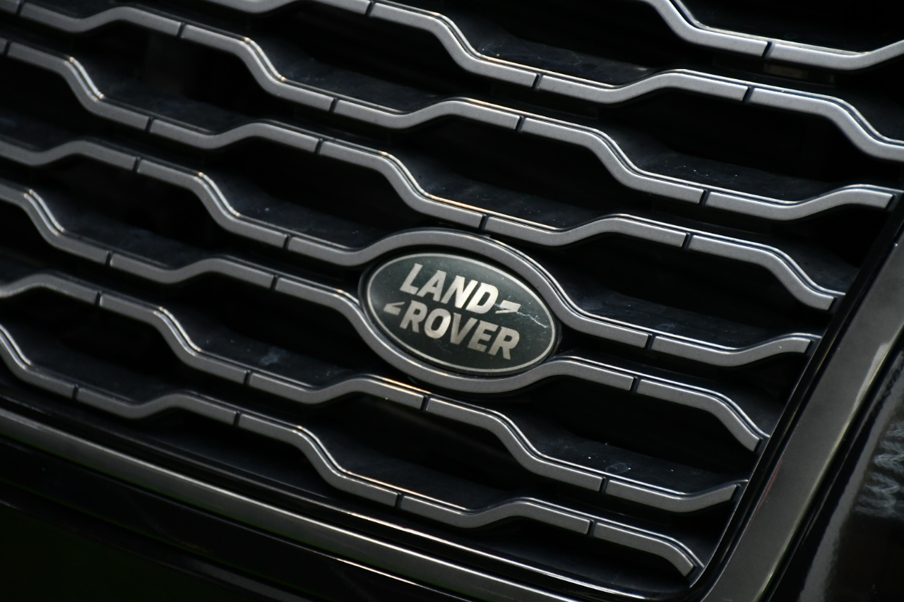 2020 Land Rover Range Rover HSE photo 8