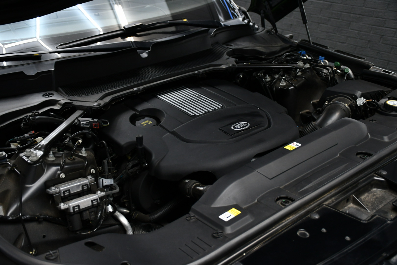 2020 Land Rover Range Rover HSE photo 11