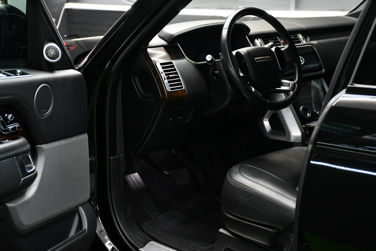 2020 Land Rover Range Rover HSE photo 16