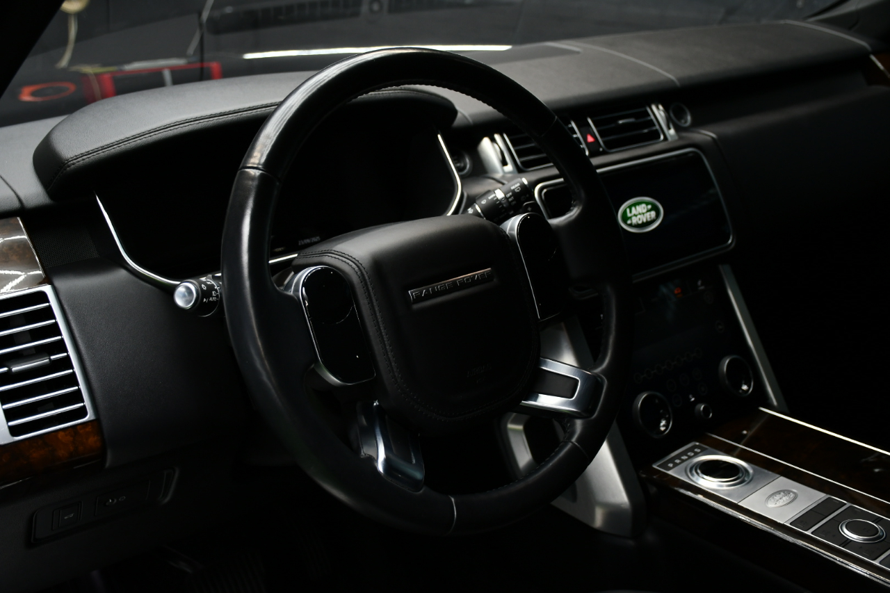 2020 Land Rover Range Rover HSE photo 17