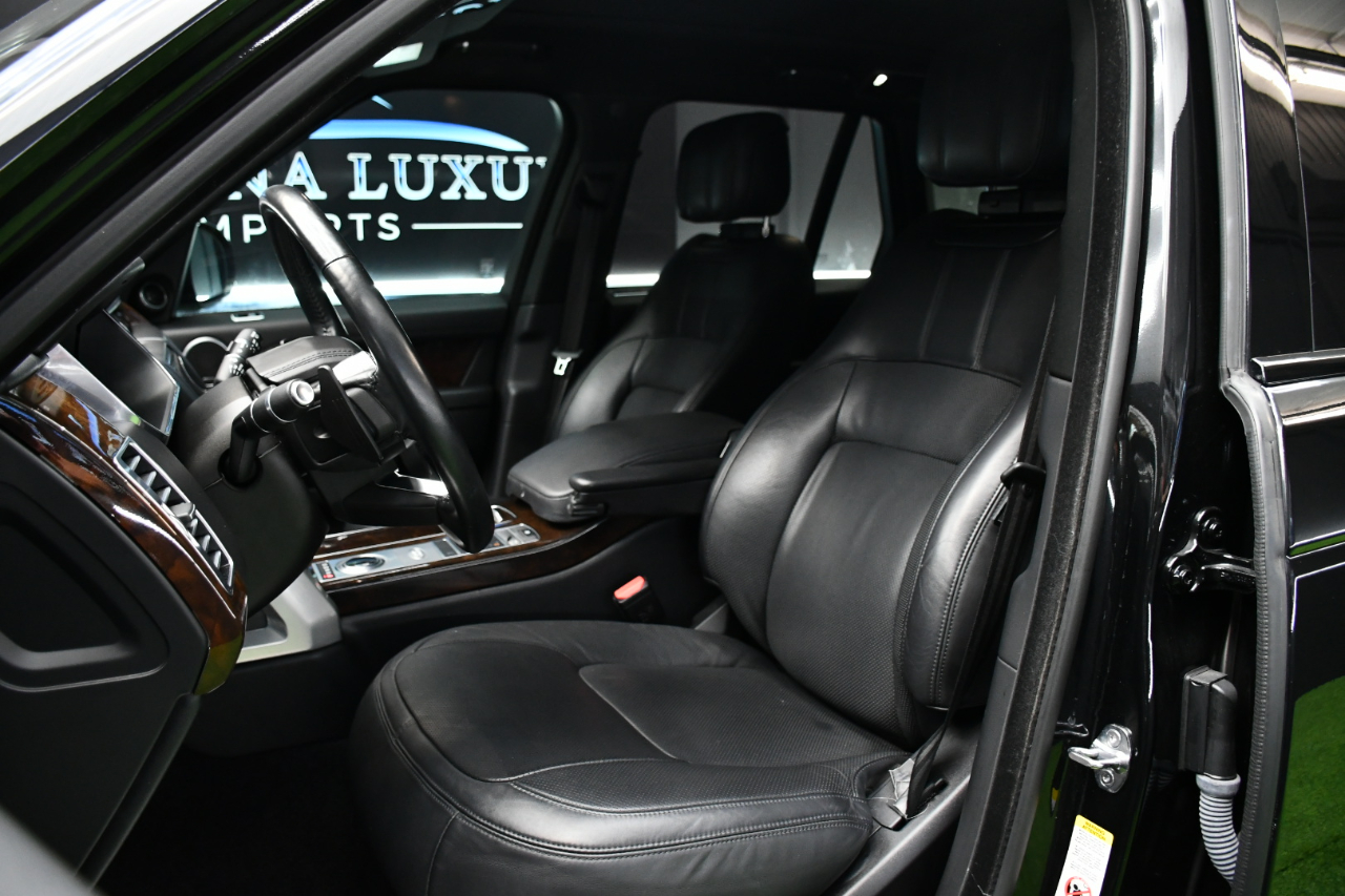 2020 Land Rover Range Rover HSE photo 18