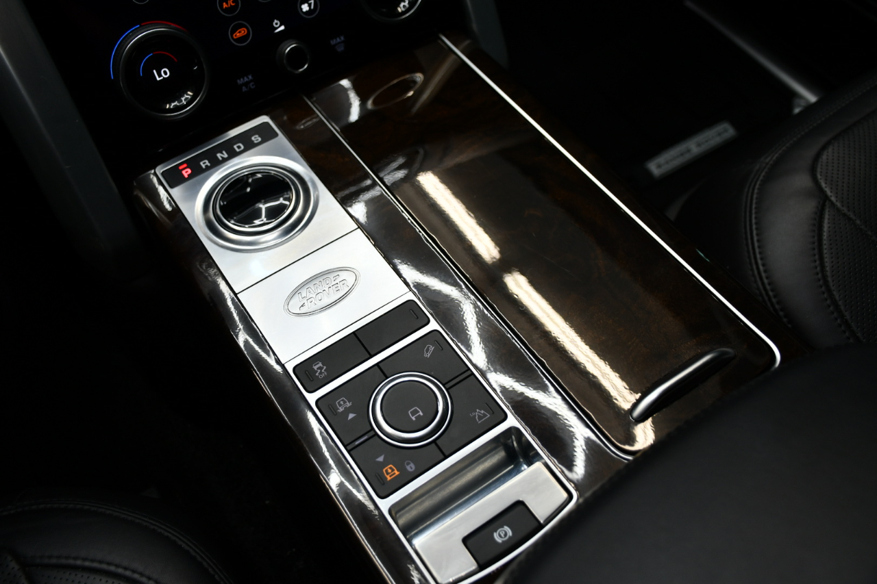 2020 Land Rover Range Rover HSE photo 24