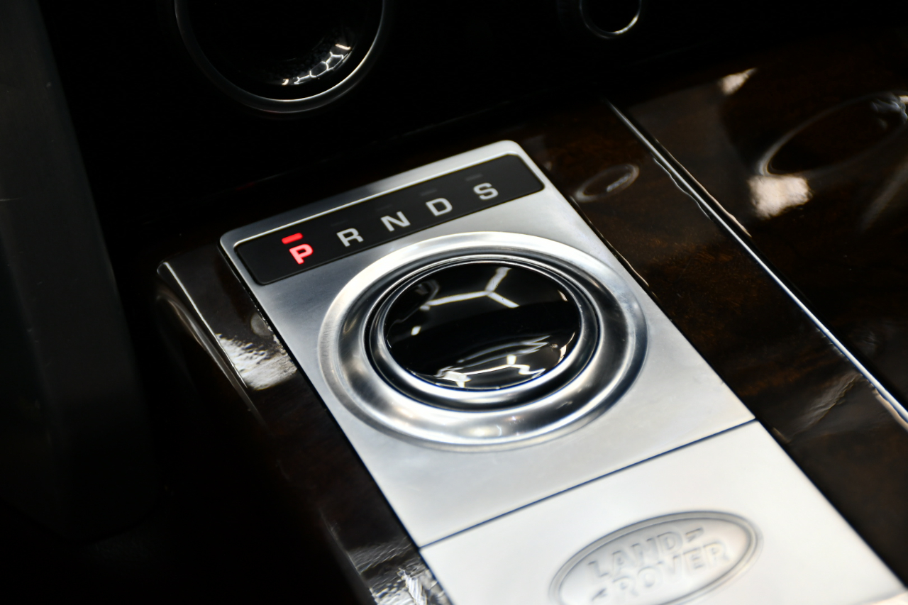 2020 Land Rover Range Rover HSE photo 25