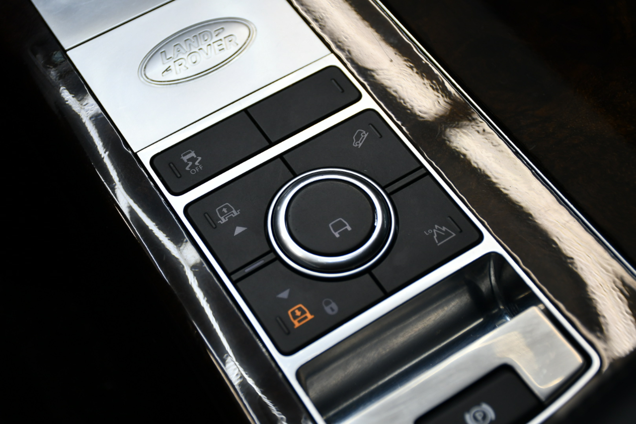 2020 Land Rover Range Rover HSE photo 26