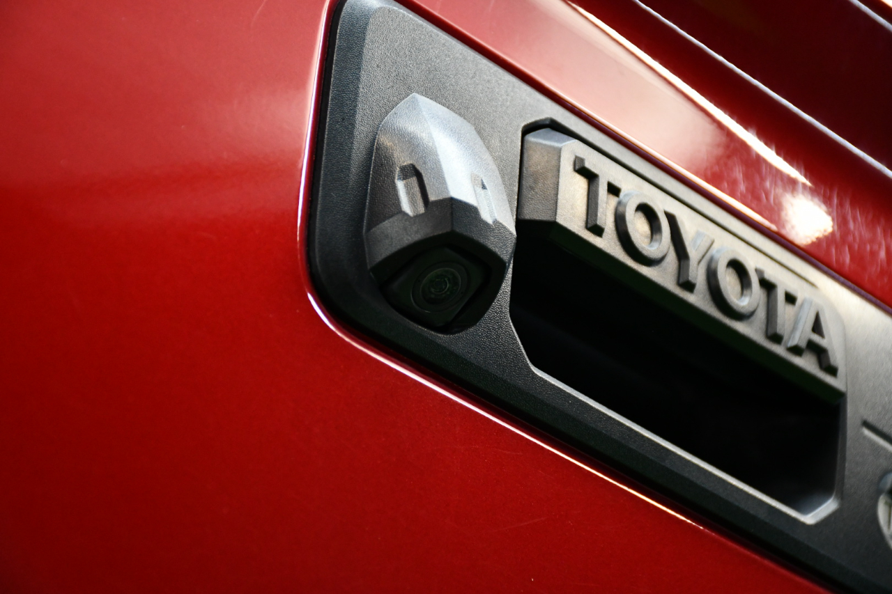 Toyota Tundra Limited 5.7L CrewMax 4WD 2020 Toyota Tundra Limited 5.7L CrewMax 4WD 2020