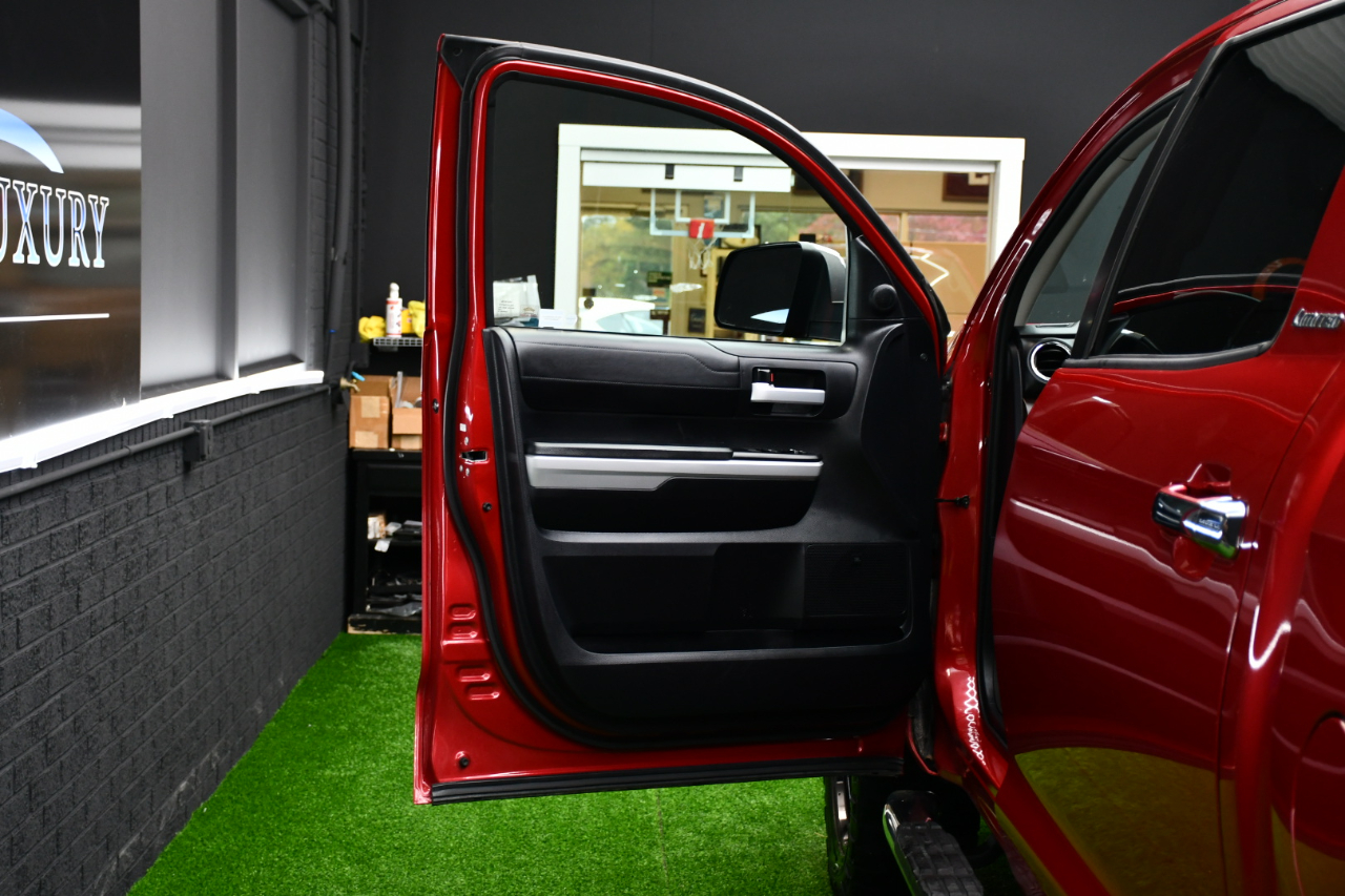 Toyota Tundra Limited 5.7L CrewMax 4WD 2020 Toyota Tundra Limited 5.7L CrewMax 4WD 2020