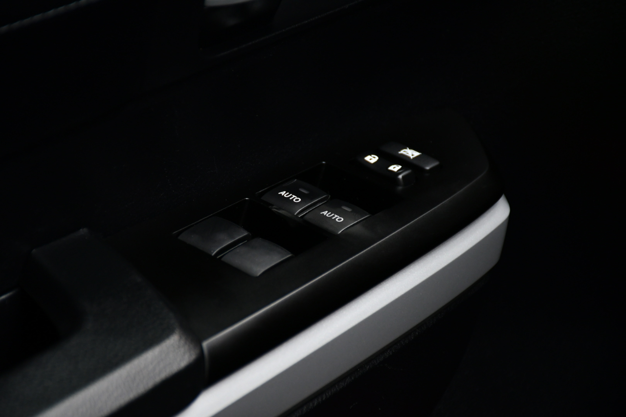 Toyota Tundra Limited 5.7L CrewMax 4WD 2020 Toyota Tundra Limited 5.7L CrewMax 4WD 2020