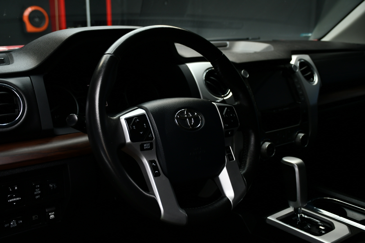 Toyota Tundra Limited 5.7L CrewMax 4WD 2020 Toyota Tundra Limited 5.7L CrewMax 4WD 2020