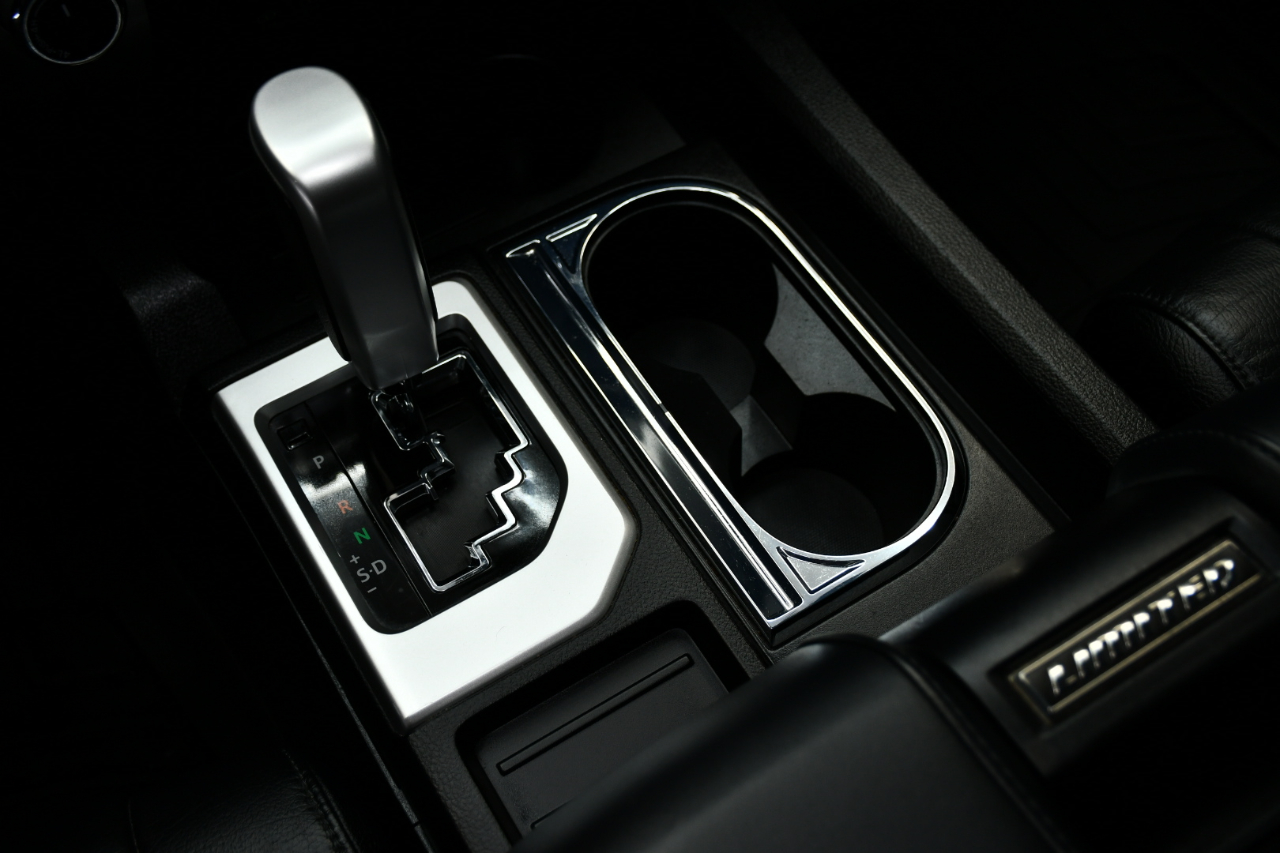 Toyota Tundra Limited 5.7L CrewMax 4WD 2020 Toyota Tundra Limited 5.7L CrewMax 4WD 2020