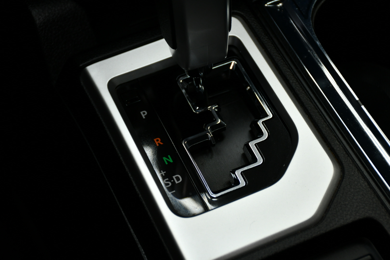 Toyota Tundra Limited 5.7L CrewMax 4WD 2020 Toyota Tundra Limited 5.7L CrewMax 4WD 2020