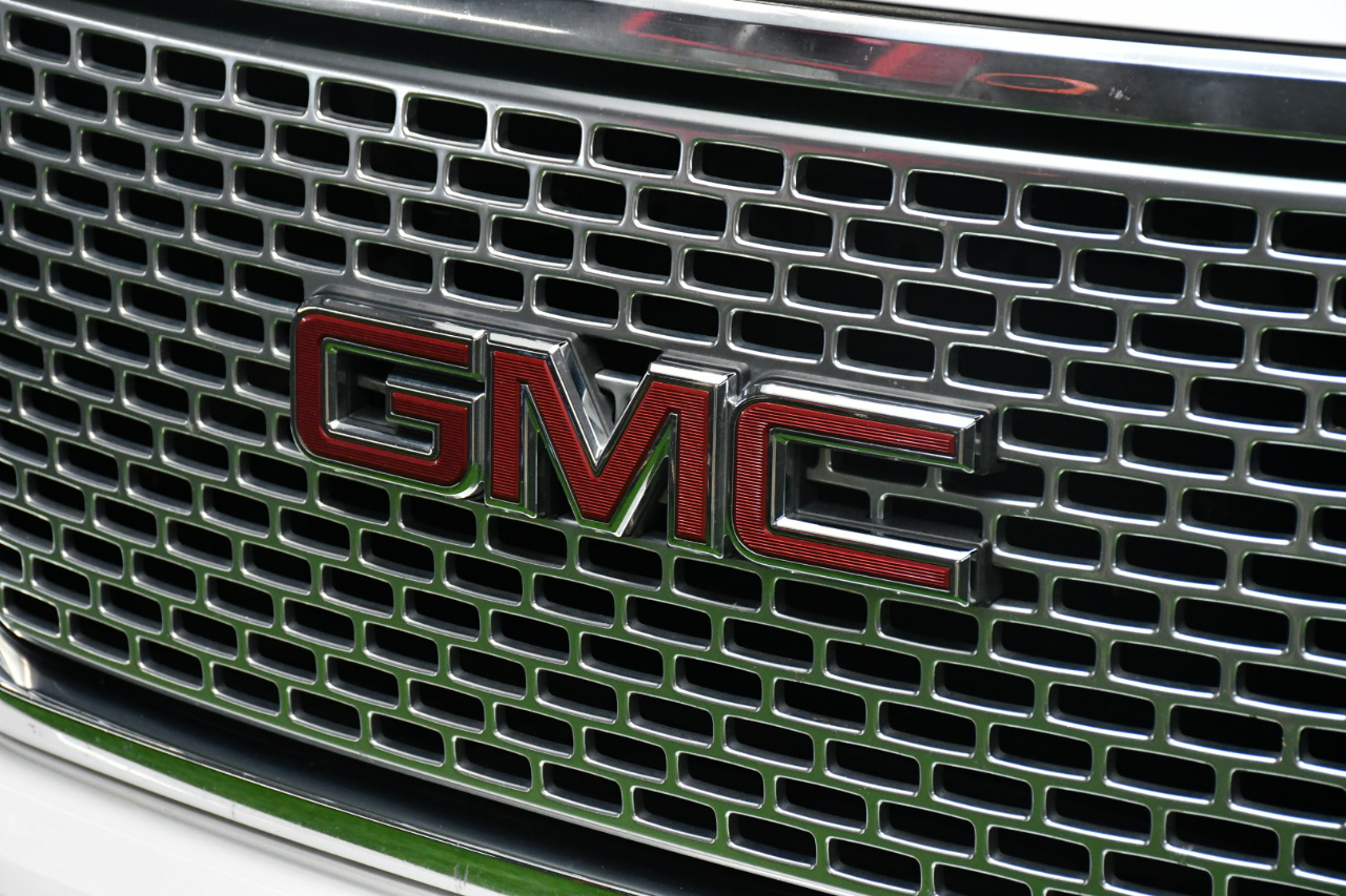 GMC Yukon XL Denali 4WD 2016