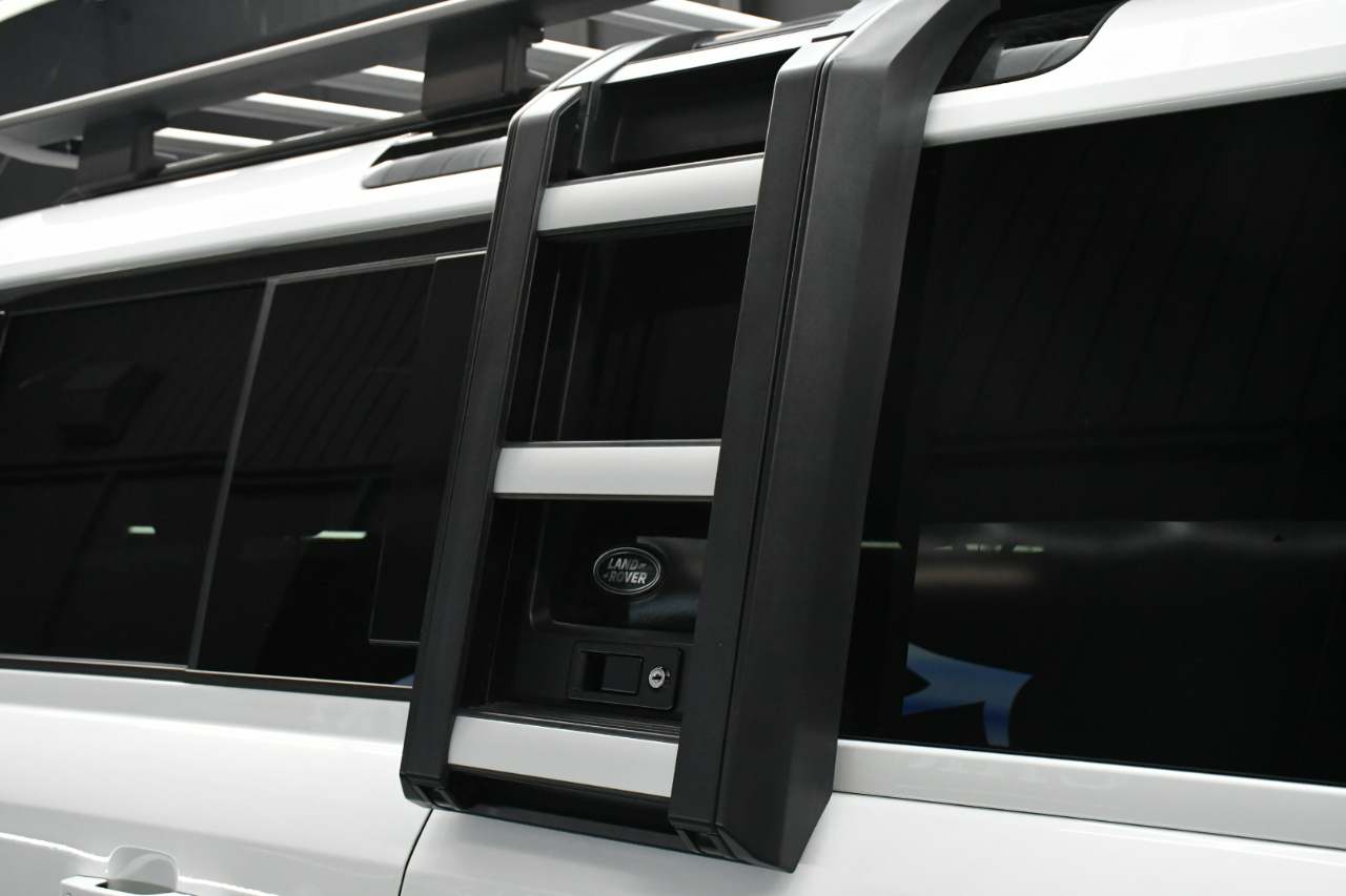 Land Rover Defender 110 S 2023