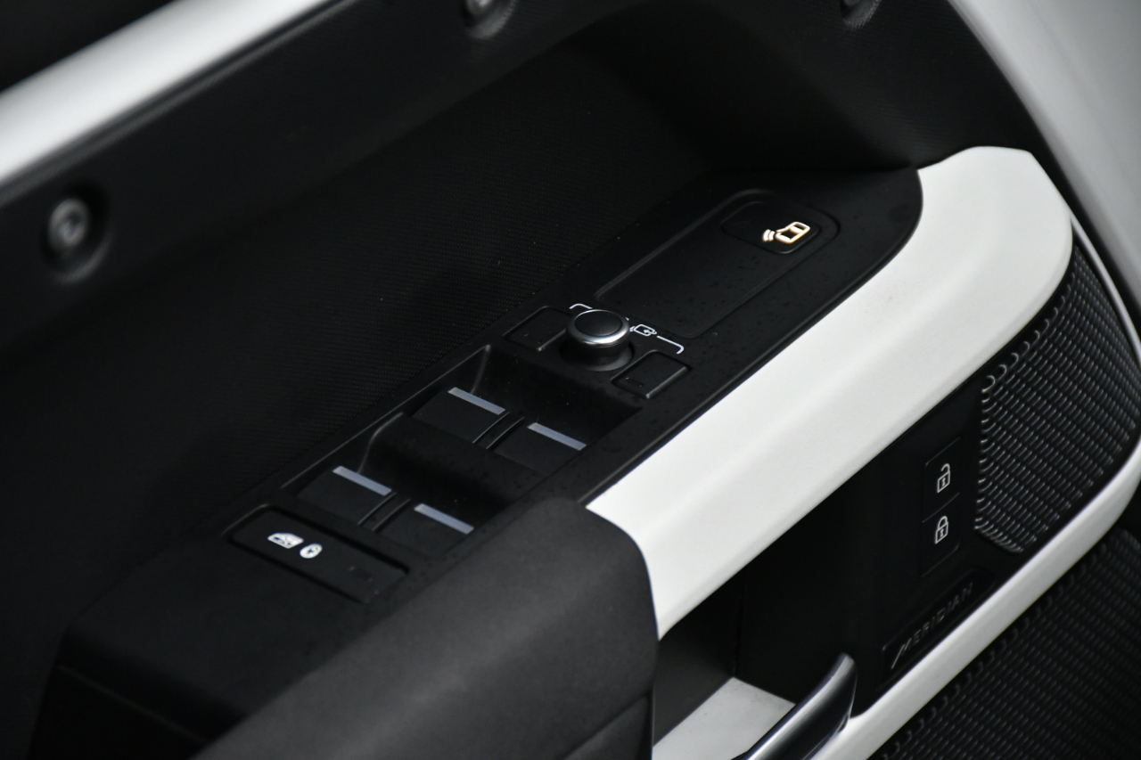 Land Rover Defender 110 S 2023