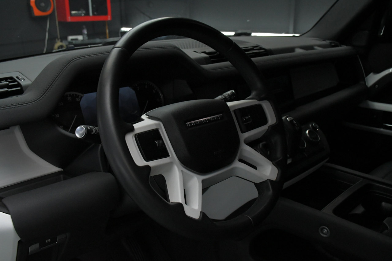 Land Rover Defender 110 S 2023