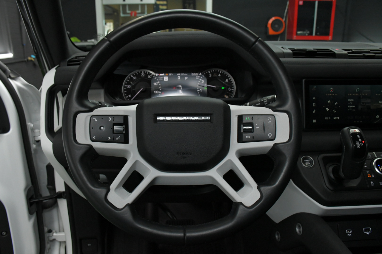 Land Rover Defender 110 S 2023