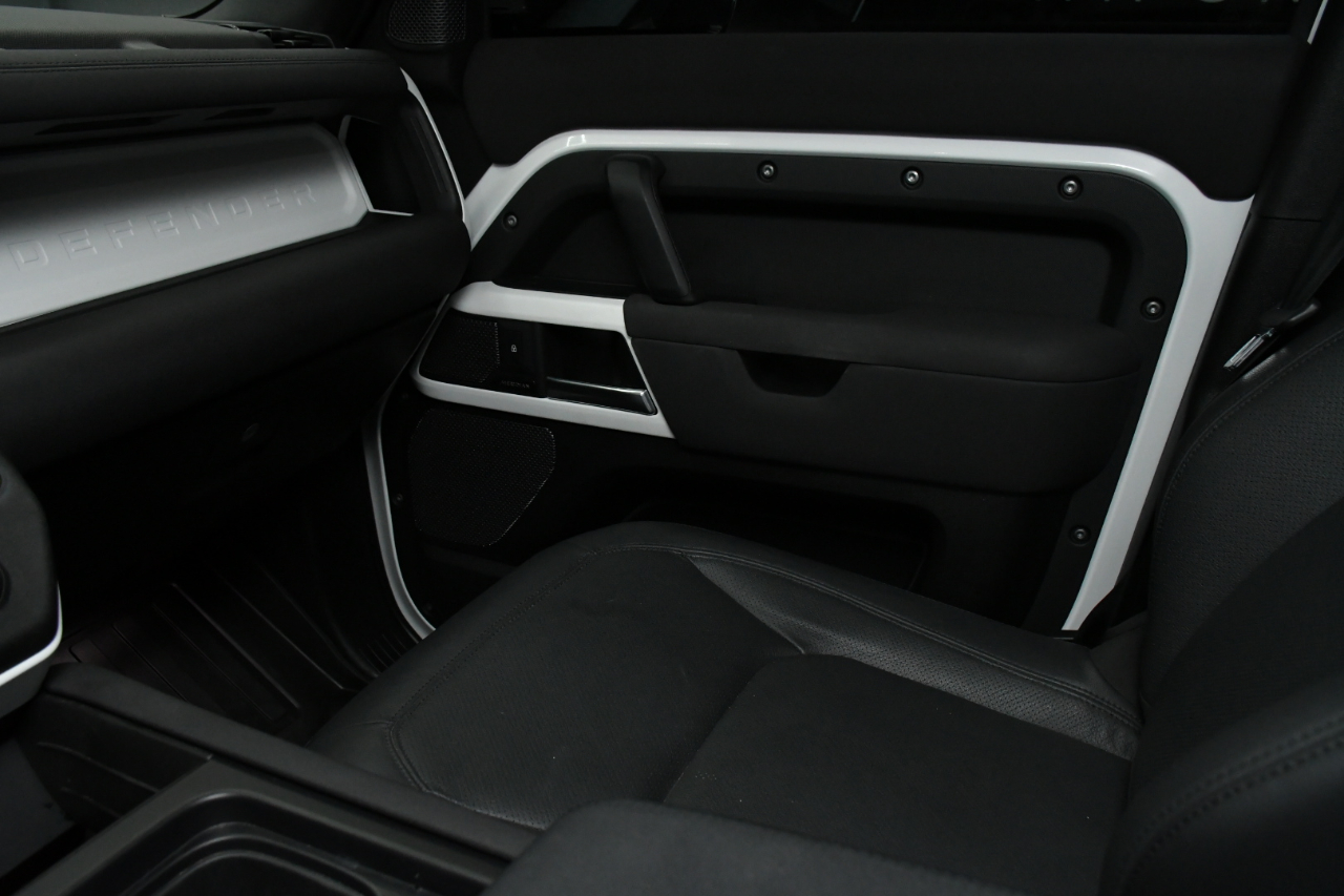 Land Rover Defender 110 S 2023