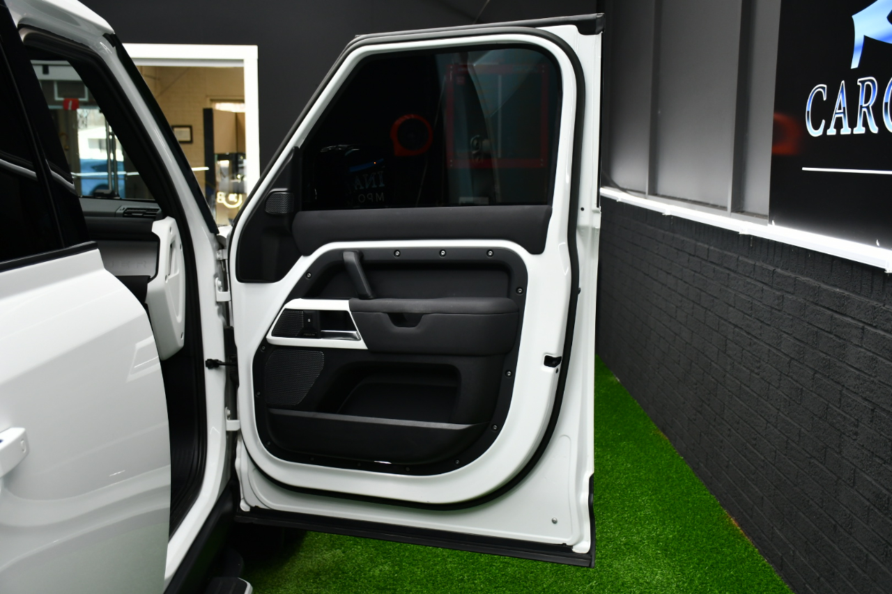 Land Rover Defender 110 S 2023