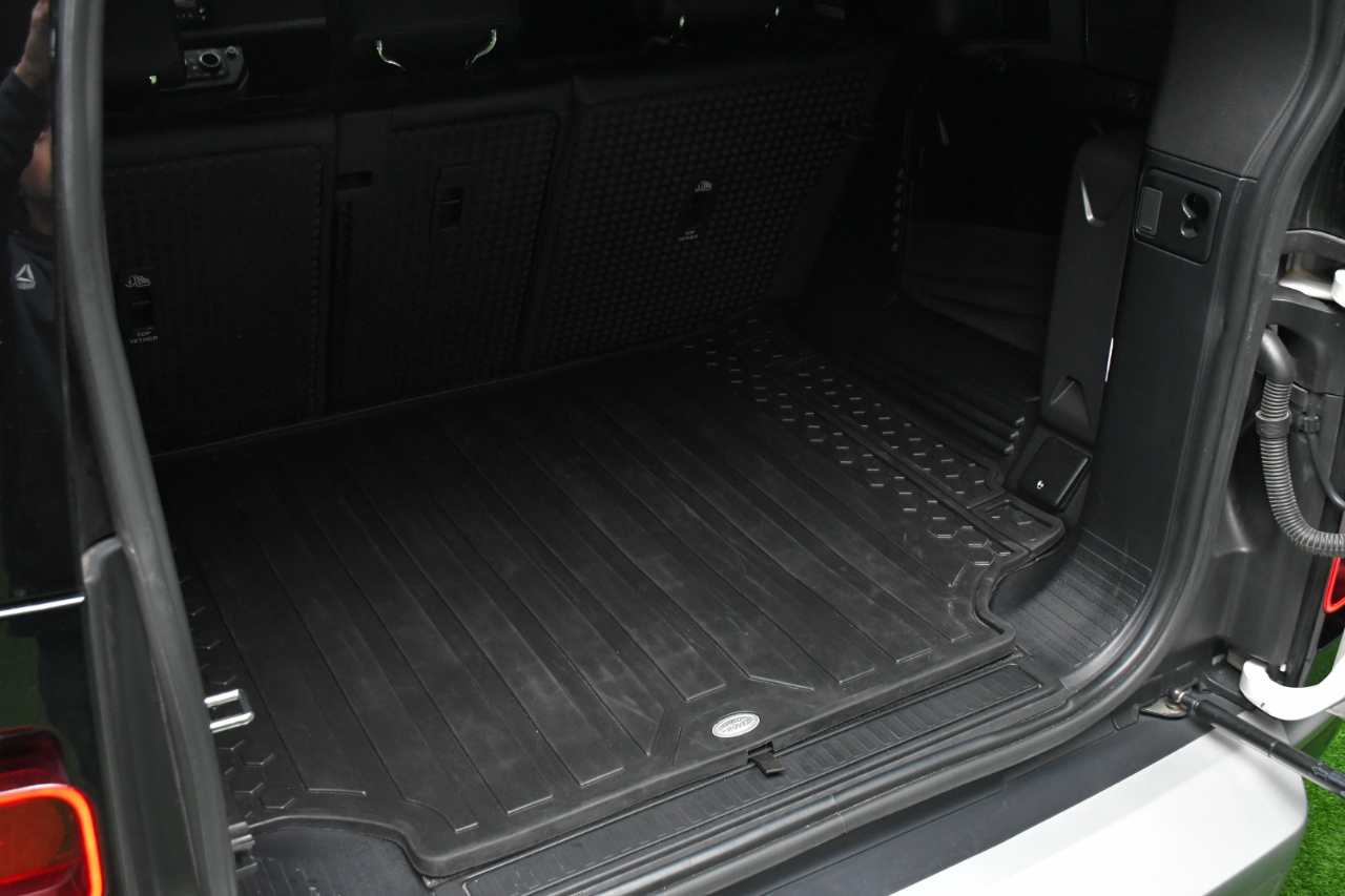 Land Rover Defender 110 S 2023