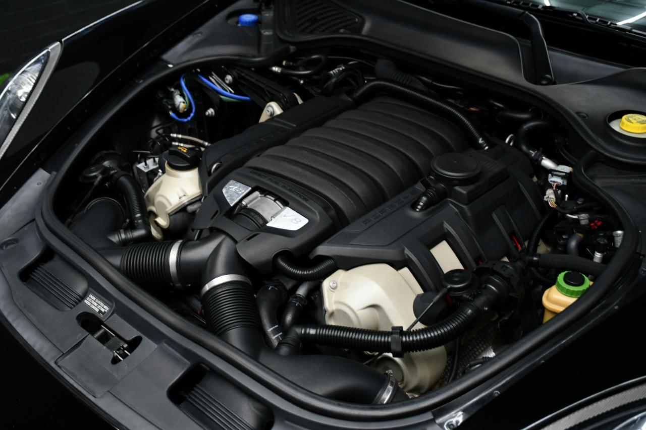 Porsche Panamera GTS 2013