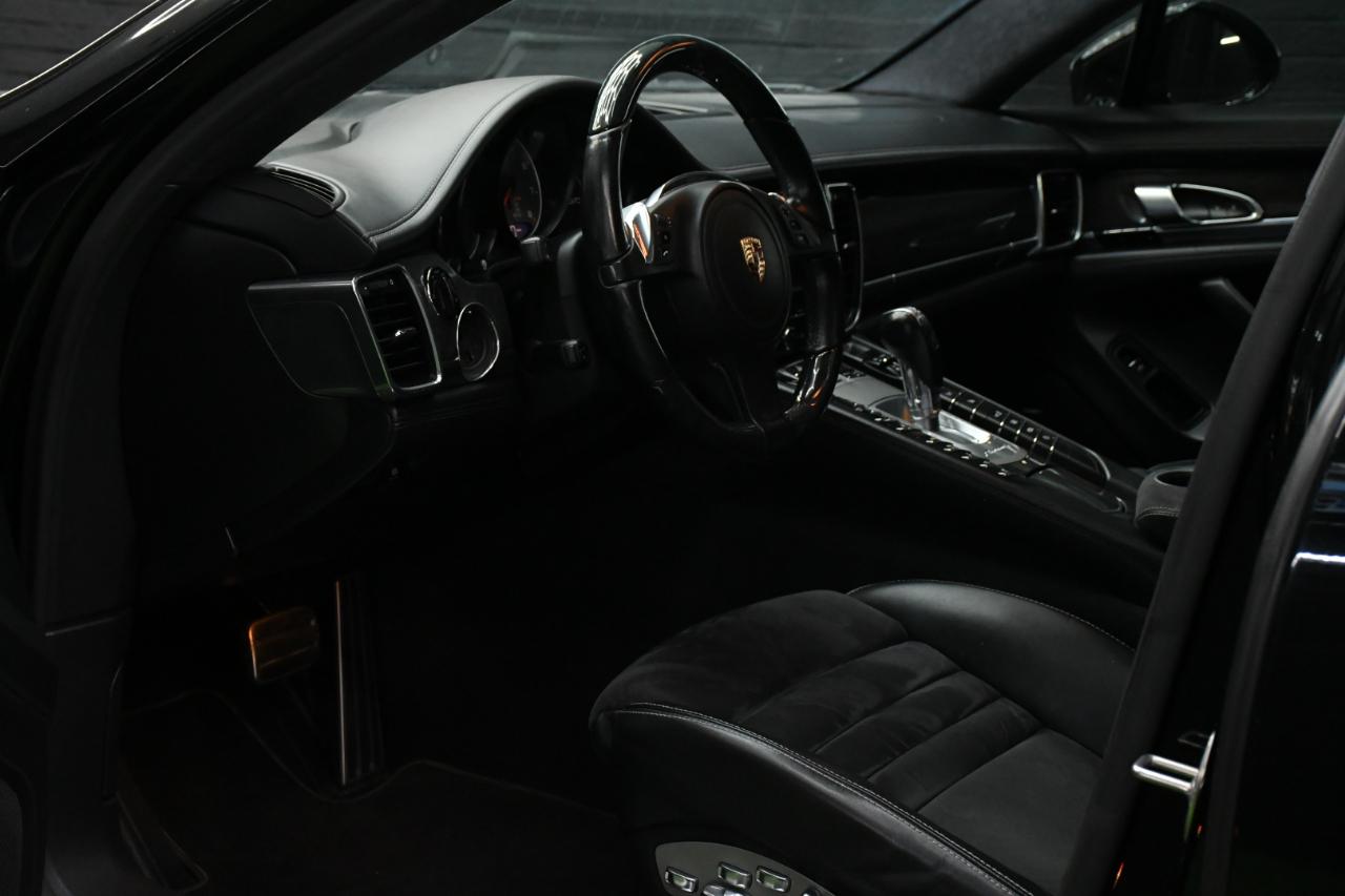 Porsche Panamera GTS 2013