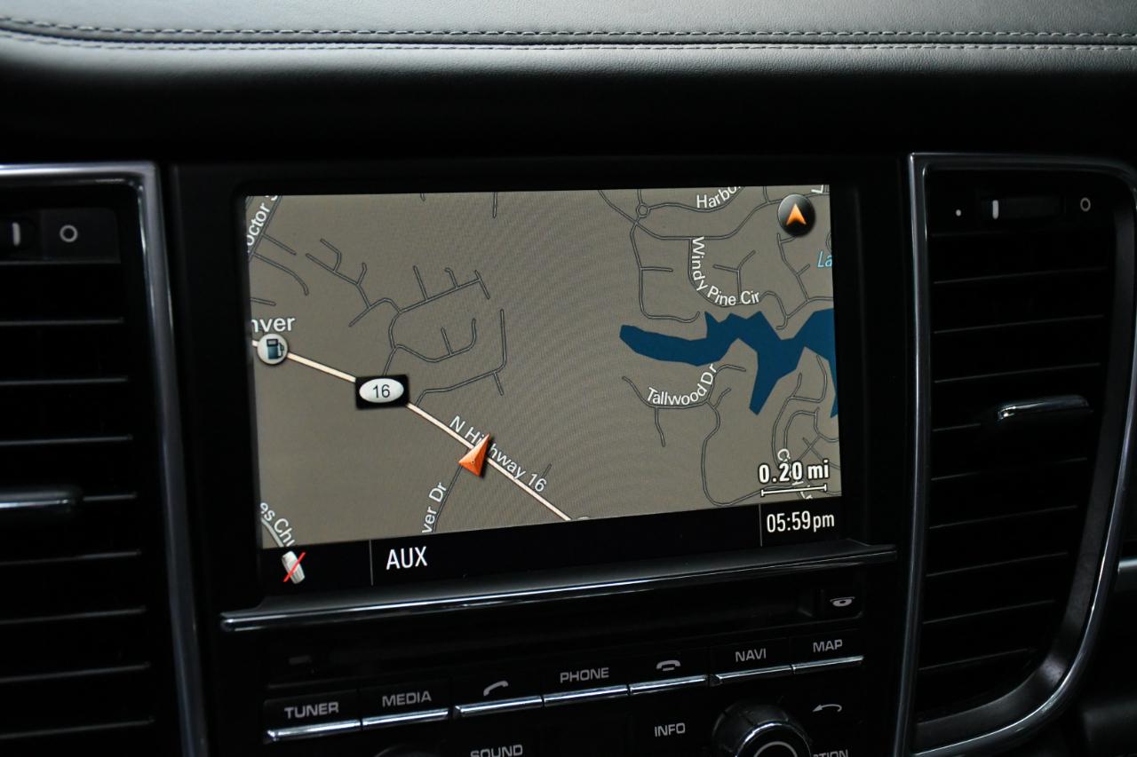 Porsche Panamera GTS 2013