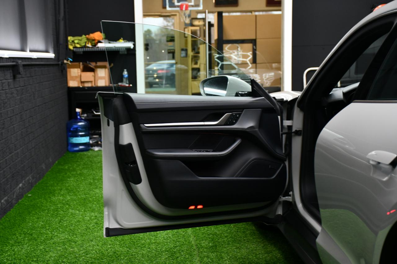 Porsche Taycan Turbo 2025