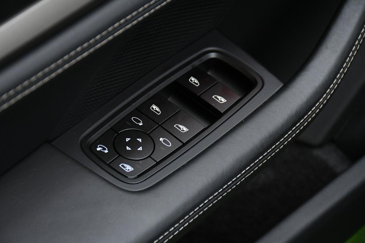 Porsche Taycan Turbo 2025