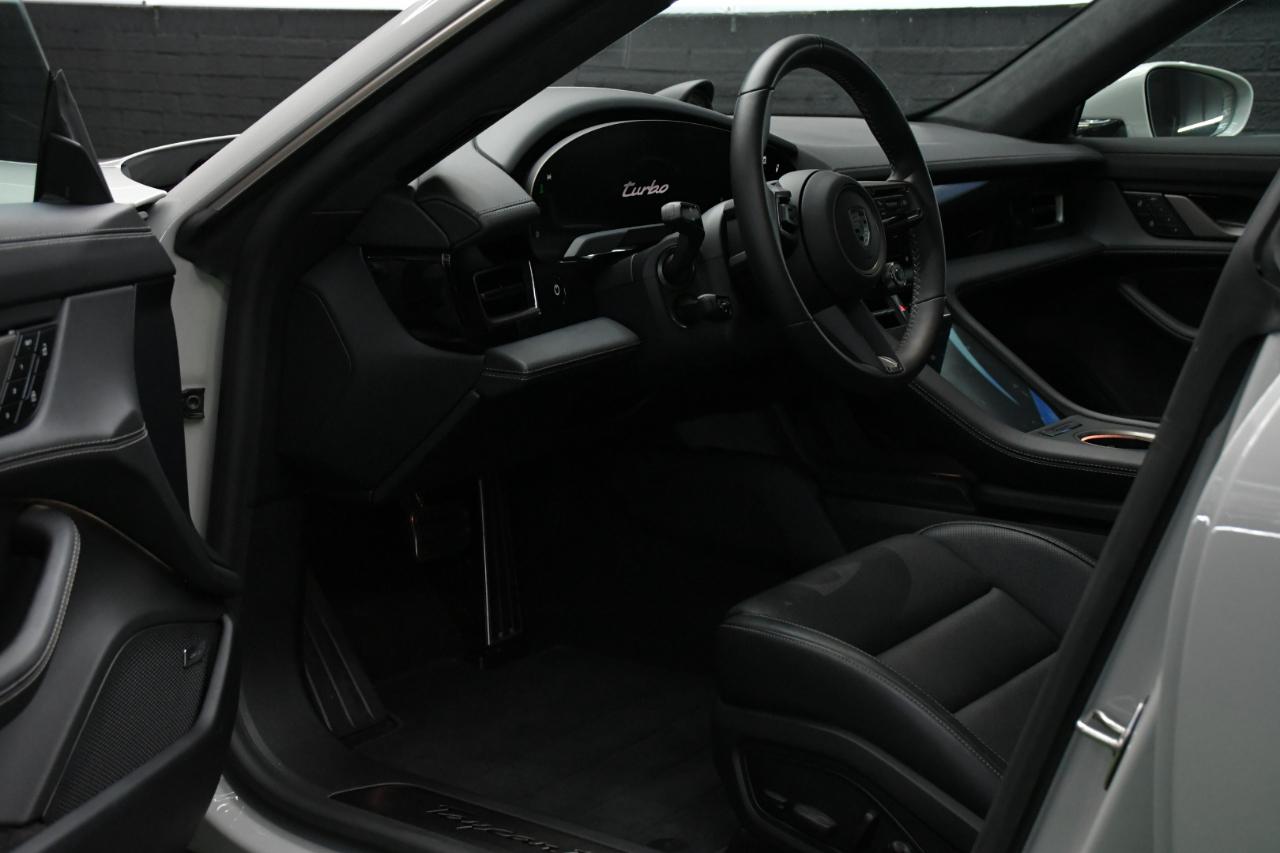 Porsche Taycan Turbo 2025